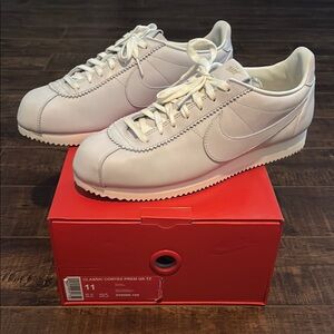 nike cortez all white mens